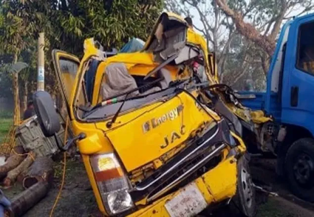 নরসিংদীতে ট্রাক-পিকআপ সংঘর্ষে নিহত ১