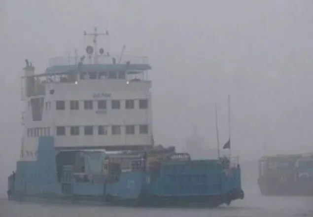 শিমুলিয়া-বাংলাবাজার নৌরুটে ফেরি পারাপার বন্ধ