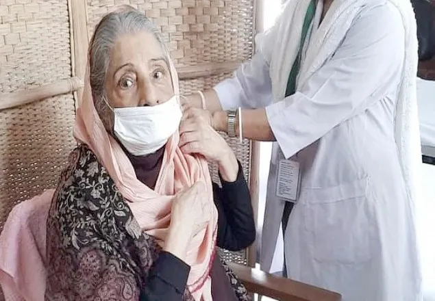 করোনার টিকা নিলেন রওশন এরশাদ