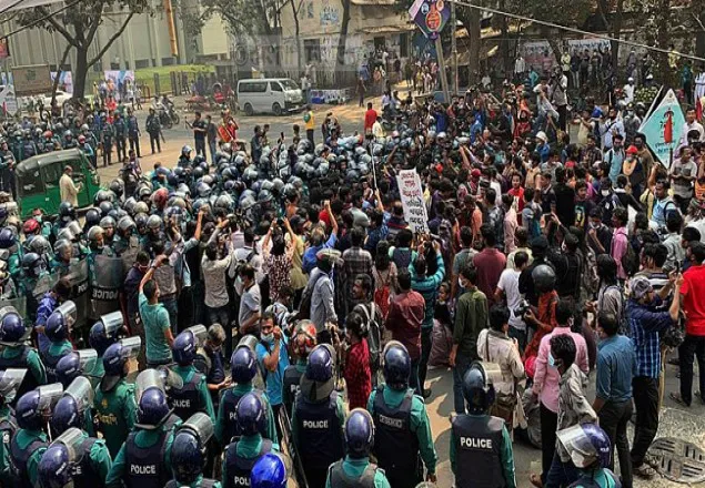    স্বরাষ্ট্র মন্ত্রণালয় ঘেরাও কর্মসূচিতে পুলিশের বাধা