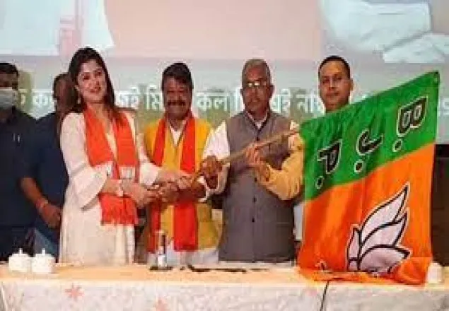 তৃণমূল ছেড়ে বিজেপিতে যোগ দিলেন শ্রাবন্তী