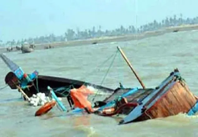 কর্ণফুলী নদীতে ট্রলারডুবি, নিখোঁজ ২