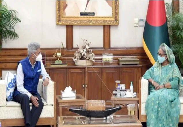 আলোচনার মাধ্যমে প্রতিবেশী দেশের সমস্যার সমাধান করা উচিত : প্রধানমন্ত্রী