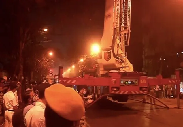 কলকাতায় বহুতল ভবনে আগুন, নিহত ৯