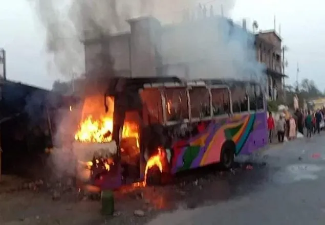 কুমিল্লায় বাসে বিস্ফোরণে ২ জনের মৃত্যু