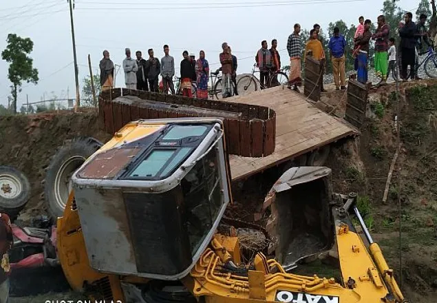 পঞ্চগড়ে ট্রাক্টর উল্টে ২ চালক নিহত
