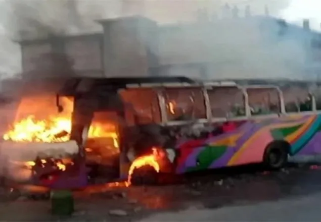 কুমিল্লায় বাসে আগুন: দগ্ধ ১৪ জন বার্ন ইনস্টিটিউটে ভর্তি
