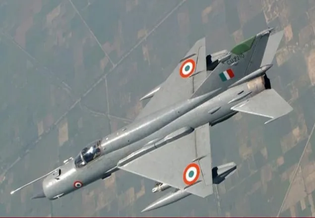ভারতীয় যুদ্ধবিমান বিধ্বস্ত, পাইলট নিহত