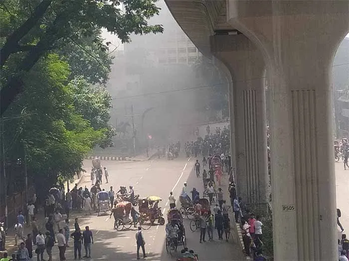 সারা দেশে পুলিশ-আ. লীগের হামলায় নিহত ২৪
