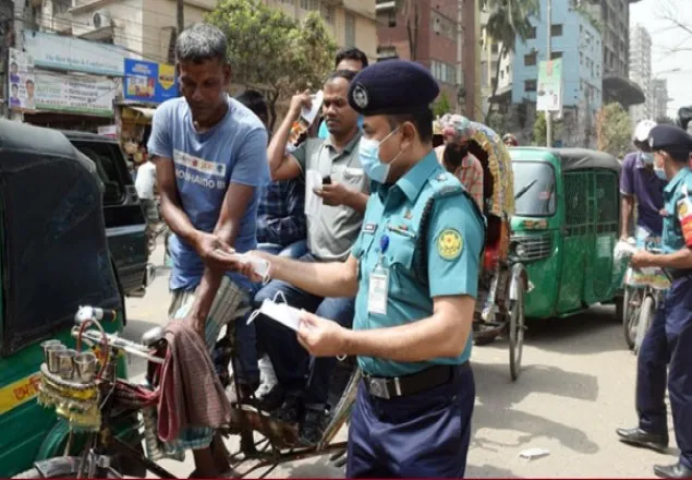 করোনার সংক্রমণ রোধে আবারও মাঠে পুলিশ