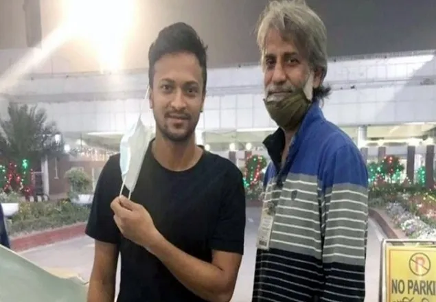 গভীর রাতে দেশে ফিরলেন সাকিব