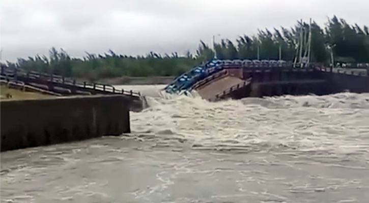 পানির চাপে বাঁধ ভেঙে মুছাপুরে আতঙ্ক