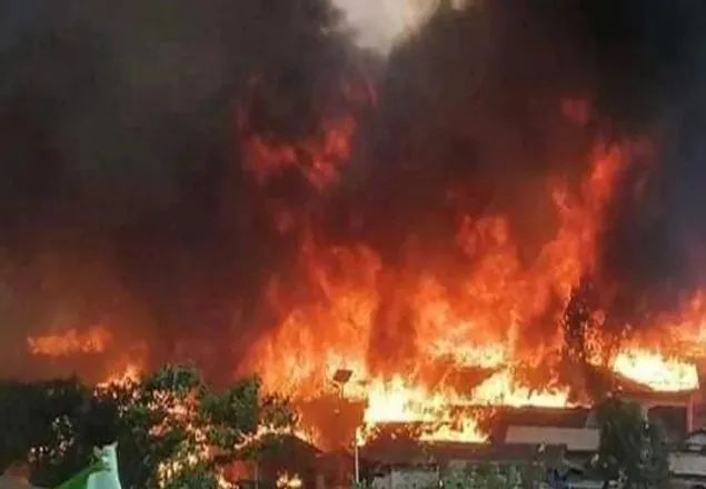 রোহিঙ্গা ক্যাম্পে আগুনে নিহতের সংখ্যা বেড়ে ১১