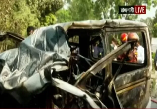 রাজশাহীতে বাস-মাইক্রো-অটোর ত্রিমুখী সংঘর্ষে নিহত ১১(ভিডিও)