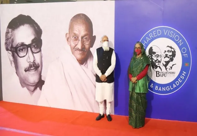 বঙ্গবন্ধুর সমাধিতে শ্রদ্ধা জানাতে টুঙ্গিপাড়ায় নরেন্দ্র মোদী