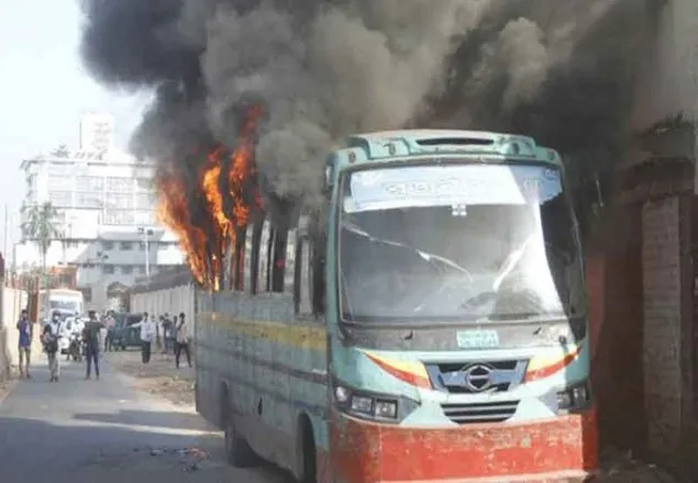 রাজধানীতে বাসে আগুন