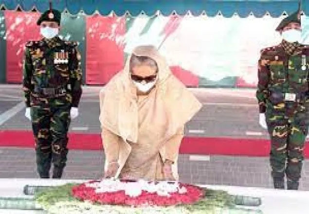 টুঙ্গিপাড়ায় বঙ্গবন্ধুর সমাধিতে প্রধানমন্ত্রীর শ্রদ্ধা