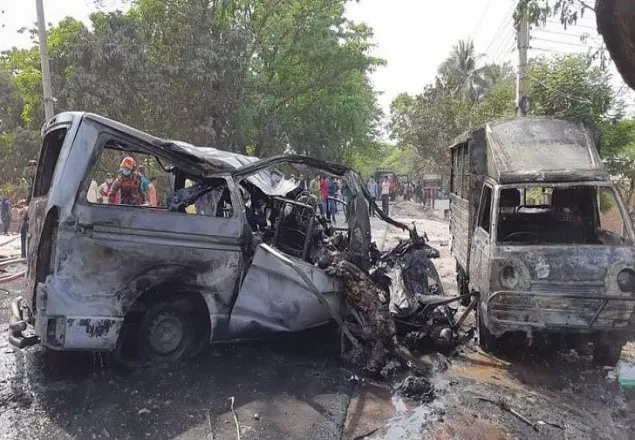 রাজশাহীর দুর্ঘটনায় বাসচালক গ্রেফতার, ১৭ জনের লাশ হস্তান্তর