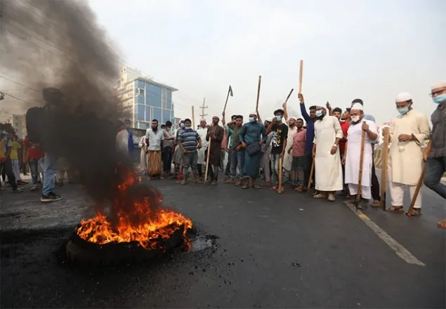 হেফাজতের সকাল-সন্ধ্যা হরতাল চলছে