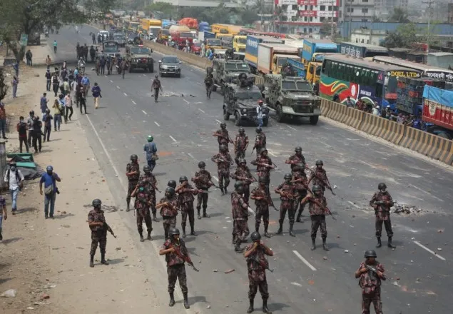 ঢাকা-চট্টগ্রাম ও ঢাকা-সিলেট মহসড়ক অবরোধ, সংঘর্ষে গুলিবিদ্ধ