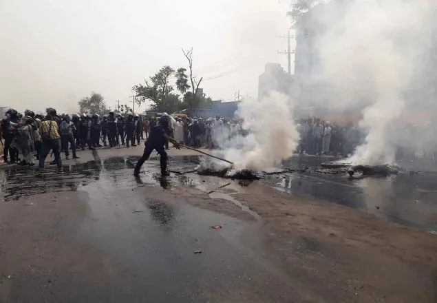 মিয়ানমারের কারেন রাজ্যের বিভিন্ন এলাকায় বিমান হামলা