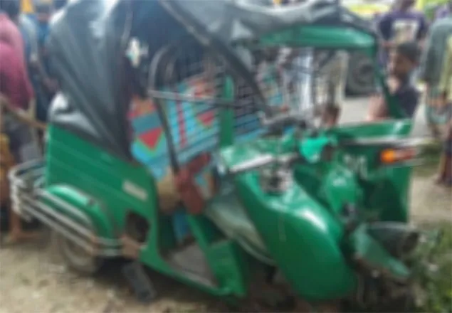 চট্টগ্রামে ট্রাক-সিএনজি সংঘর্ষে ৪ জন নিহত