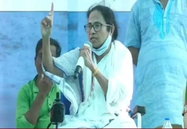 ‘বাংলাদেশে গুন্ডা আনতে গিয়েছিলেন মোদী’: মমতা