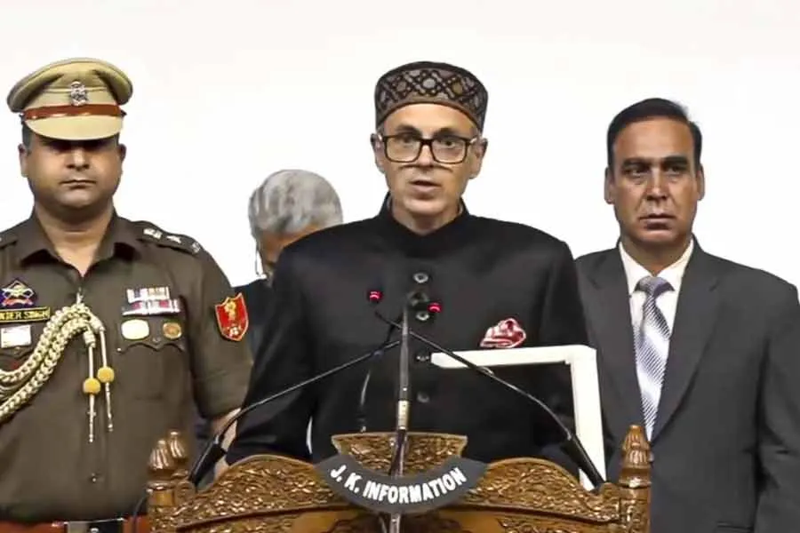 জম্মু-কাশ্মীর এর মুখ্যমন্ত্রী পদে শপথ নিলেন ওমর আব্দুল্লাহ