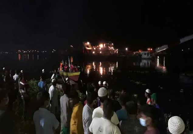 শীতলক্ষ্যায় লঞ্চডুবি: ৫ নারী যাত্রীর লাশ উদ্ধার
