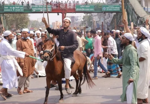 হরতালে ঘোড়ায় চড়ে পিকেটিং করা সেই যুবক গ্রেফতার