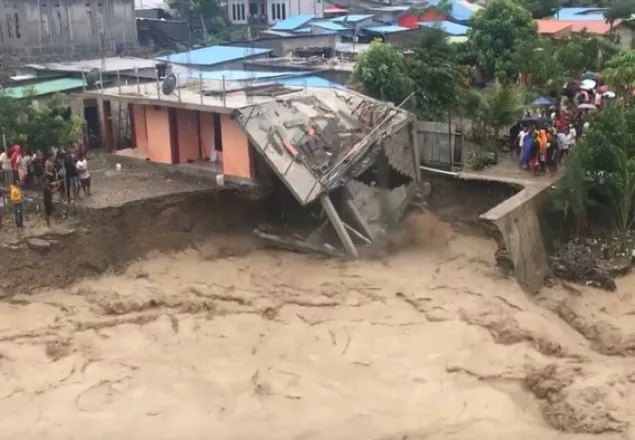 বন্যা-ভূমিধসে ইন্দোনেশিয়া ও পূর্ব তিমুরে শতাধিক প্রাণহানি