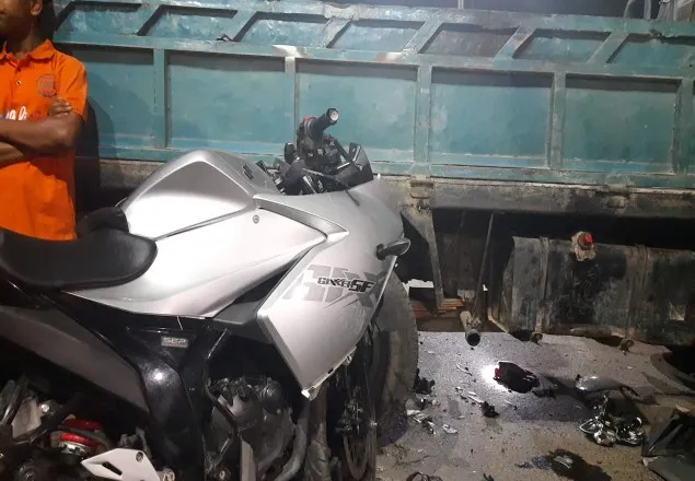 মাদারীপুরে পিকআপ চাপায় মোটরসাইকেল আরোহী নিহত