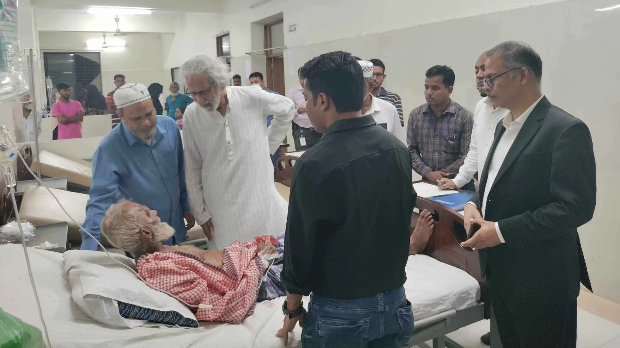 বর্জ্য অপসারণের সময় বোমা বিস্ফোরণ, ডিএনসিসির ৪ পরিচ্ছন্নতাকর্মী আহত