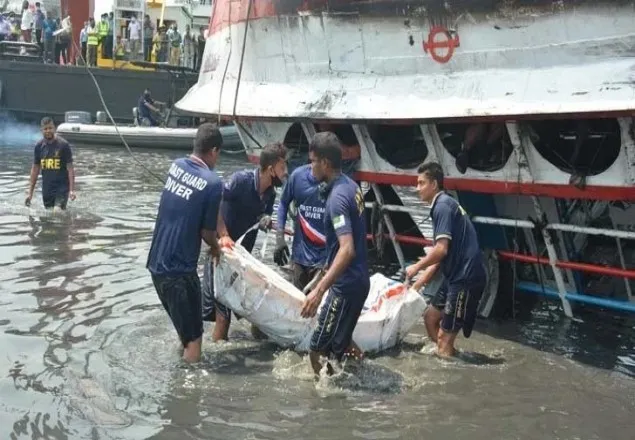 শীতলক্ষ্যায় লঞ্চকে ধাক্কা দেওয়া সেই কার্গো জাহাজসহ আটক ১৪