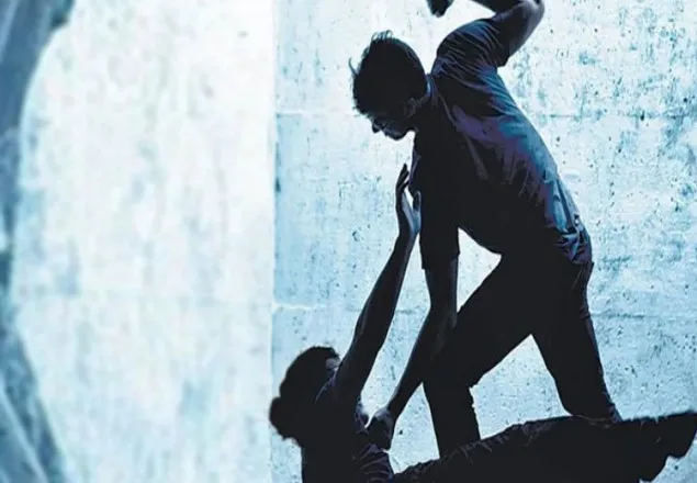 ২০০ টাকার জন্য ঢুকে বন্ধুকে গলাকেটে হত্যা