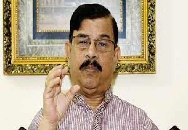 উন্নয়ন উন্নয়ন করে মানুষের সব অধিকার কেড়ে নিয়েছে সরকার: মান্না