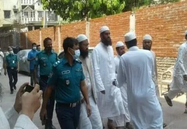 গ্রেফতারের ২ ঘন্টা আগে মামুনুল হক ফেসবুকে যে স্ট্যাটাস দিলেন