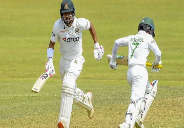 ৪৫০ ছাড়িয়ে বড় লক্ষ্যে ছুটছে বাংলাদেশ