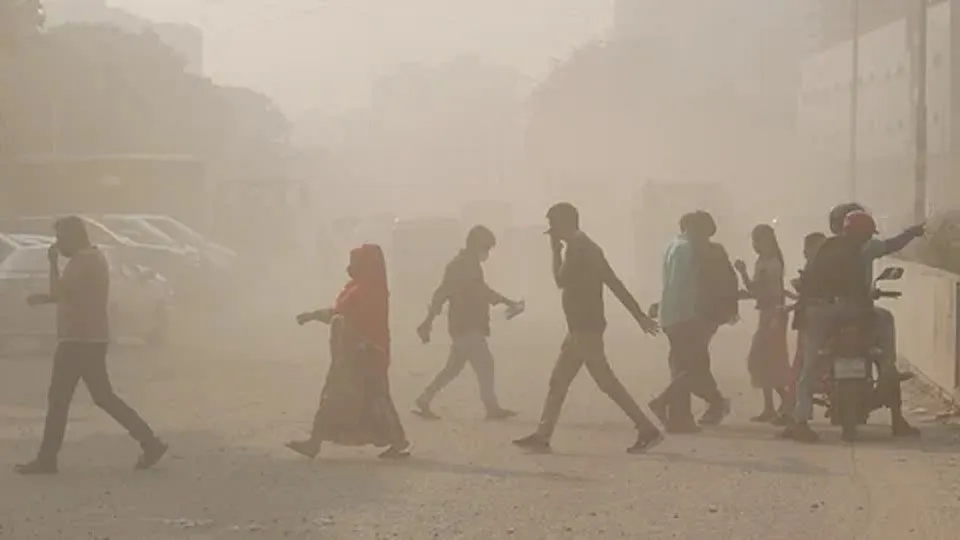 বায়ুদূষণে ঢাকা আজ ৩য়