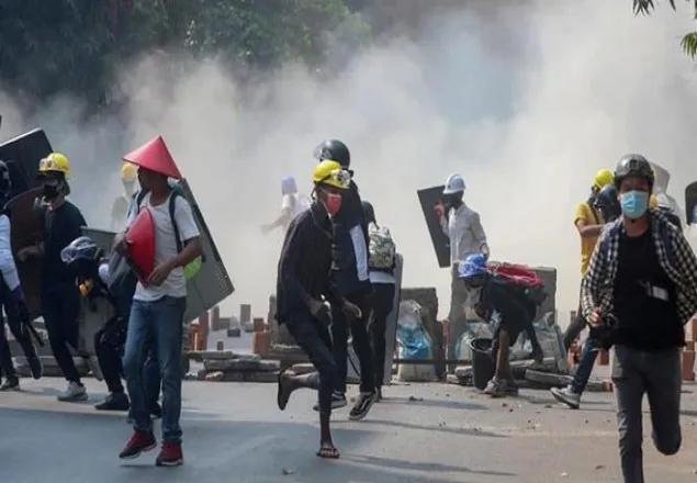 মিয়ানমারে বিক্ষোভে ফের গুলি, নিহত ৮