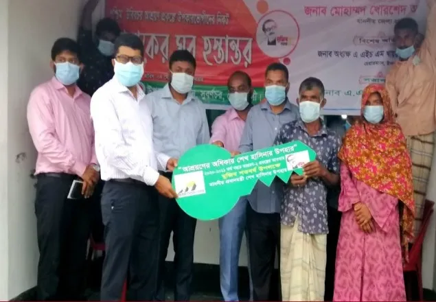 নোয়াখালীতে প্রধানমন্ত্রীর দেওয়া ঘর পেল ১২০ পরিবার