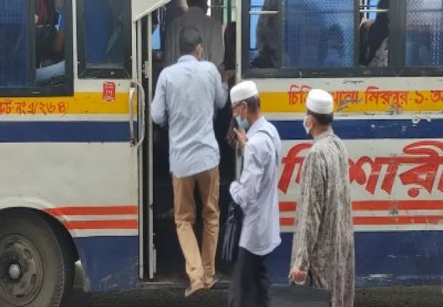সকাল থেকে জেলায় জেলায় চলছে গণপরিবহন