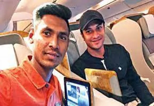 দেশে ফিরলেন সাকিব-মুস্তাফিজ