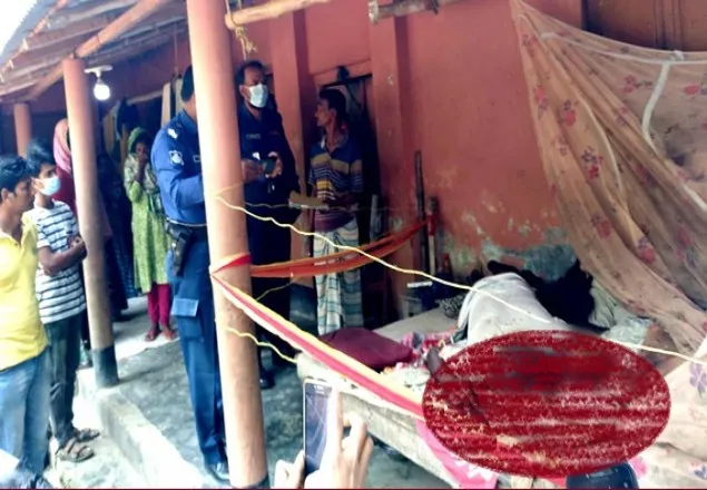 নিজ বাড়ির বিছানায় বৃদ্ধ দম্পত্তির রক্তাক্ত লাশ