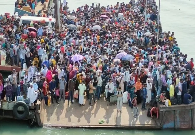 শিমুলিয়াঘাটে যাত্রীদের ঢল, দুই প্লাটুন বিজিবি মোতায়েন