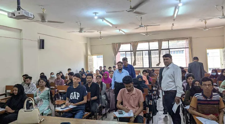 চবির ‘এ’ ইউনিটে ভর্তি পরীক্ষায় প্রতি আসনে লড়ছেন ৮৯ জন