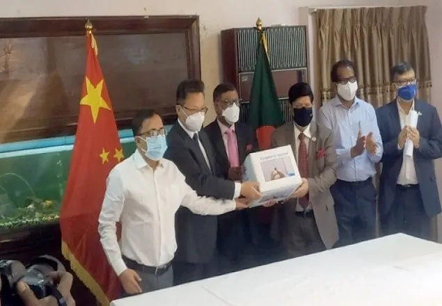 চীনা সিনোফার্মার ৫ লাখ করোনা টিকা বাংলা‌দে‌শের কাছে হস্তান্তর