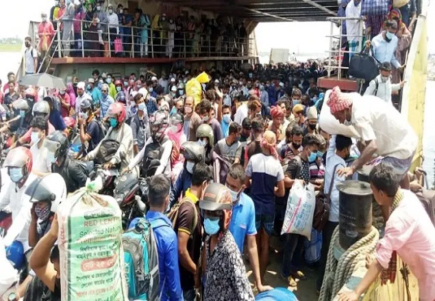 ফেরি থেকে নামতে গিয়ে যাত্রীদের চাপে কিশোরের মৃত্যু  
