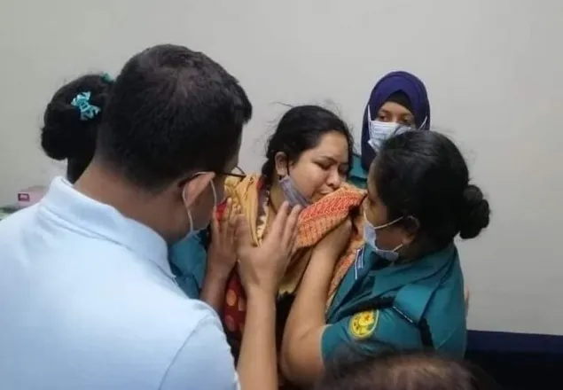 সাংবাদিক রোজিনাকে আদালতে নেওয়া হয়েছে