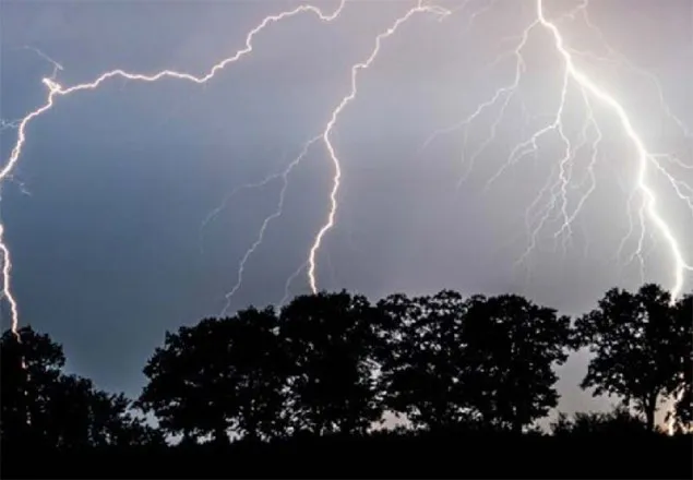৬ জেলায় বজ্রপাতে ঝরল ১৮ প্রাণ